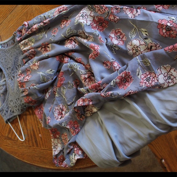 Cute Floral Dress - Picture 6 of 6